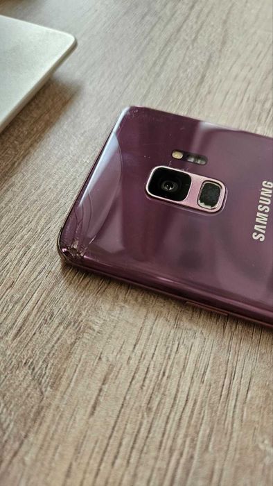Samsung Galaxy S9 64GB Dual Sim добро състояние, леко счупено на гърба