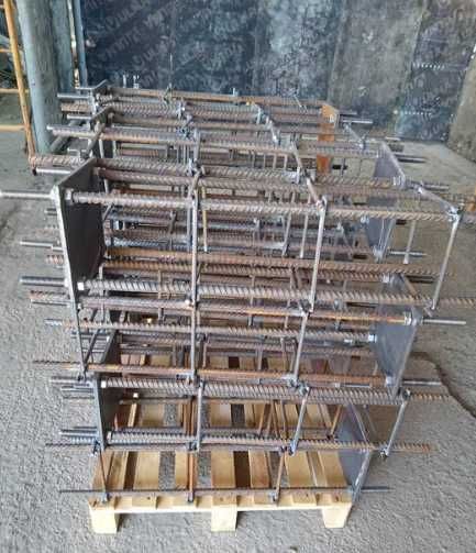 Vand cuzineti pentru fixare stalpi, hale, panouri publicitare