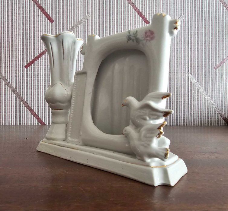 Антикварная фоторамка с вазочкой. Винтаж.