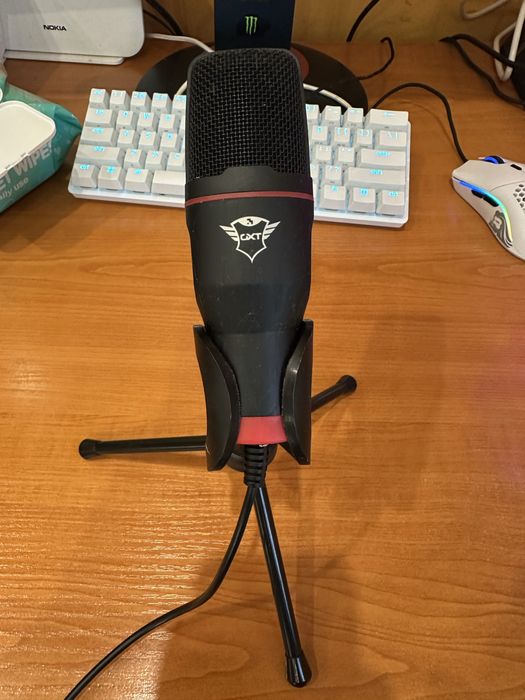 Геймърски/стрийминг микрофон Trust GXT – с държач и стойка