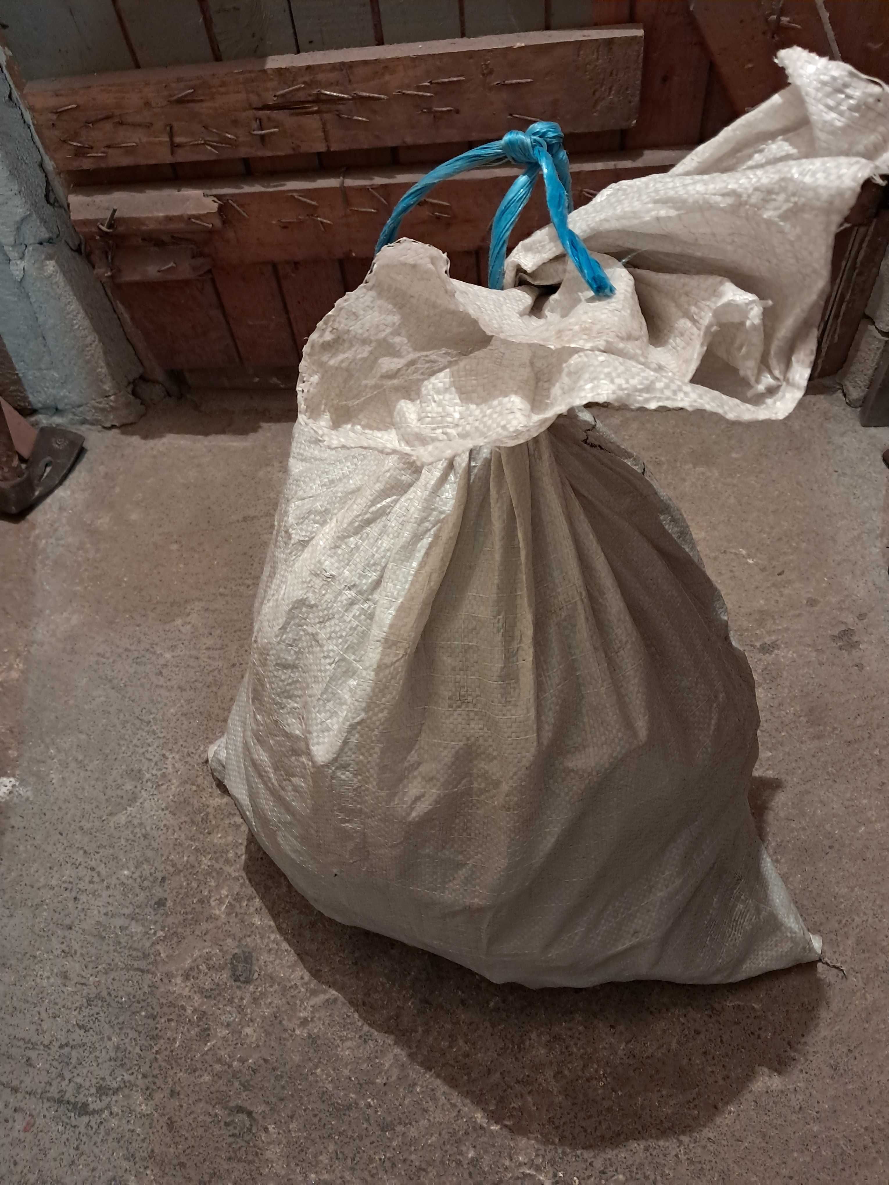 Продавам 11 кг мед  цветни метали