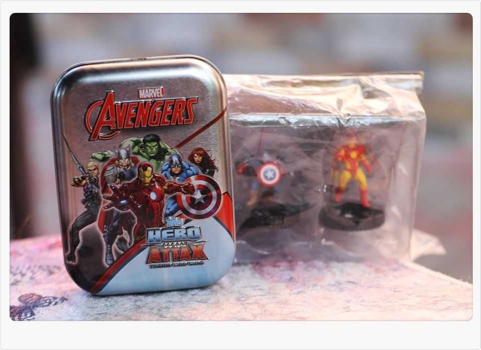 Carti de joc cu personaje Avengers Marvel si figurine supereroi