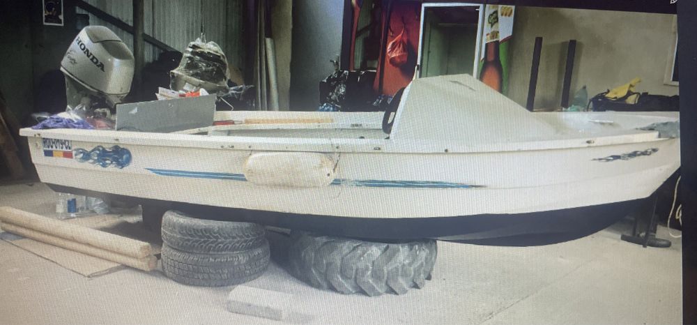 barca cu motor 30cp Honda
