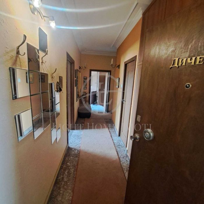 Продава се Тристаен апартамент в Пловдив, Кючук Париж - 87 кв.м за 1943 €/кв.м - Снимка #11