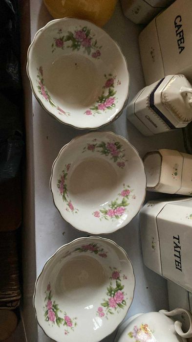 Vind acest lot de obiecte de bucatarie