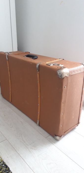 Valiza veche anii 70" carton