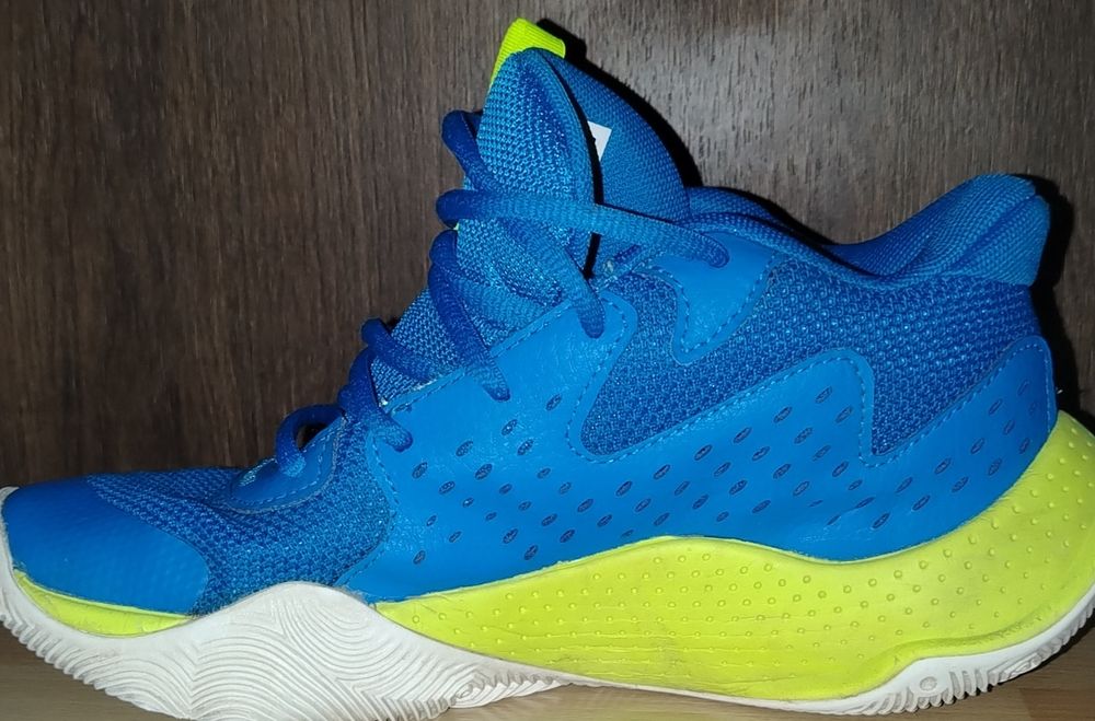 Adidași Under Armour JET23