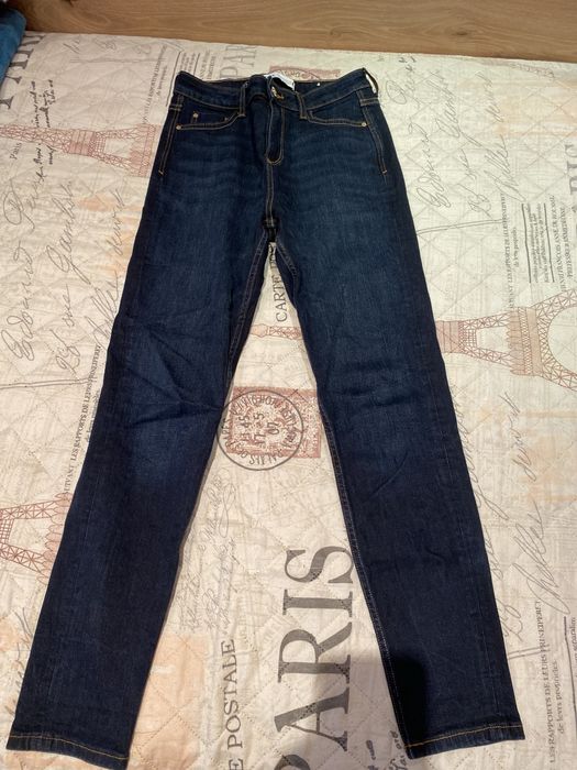 Продавам дамски дънки - чисто нови