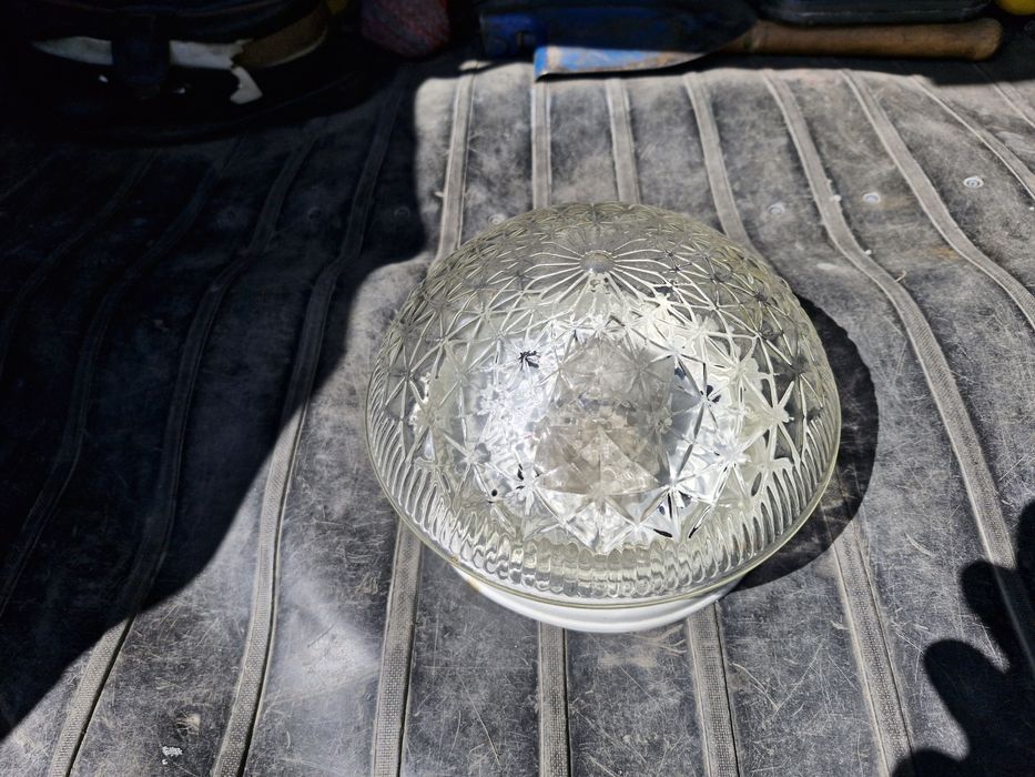 Светильники, плафоны.