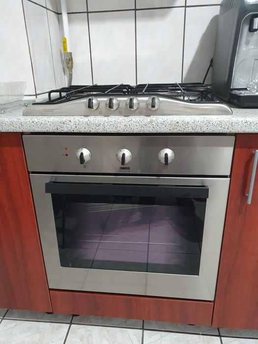 ZANUSSI,  Cuptor electric și  plită pe gaz,  în stare foarte bună