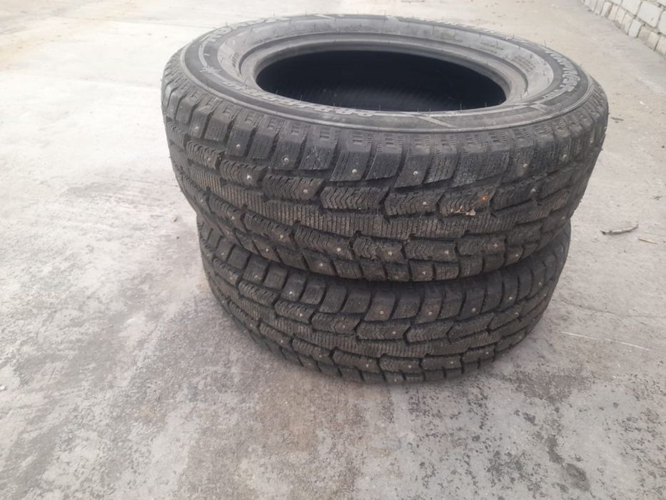 Продам зимние шипованные шины