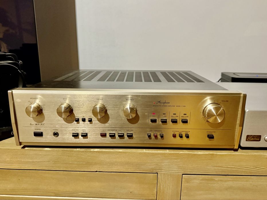 Amplificator Accuphase E-204 impecabil