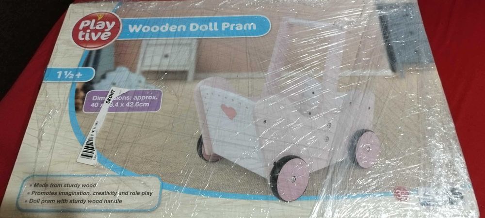 Продавам нова дървена количка за кукли