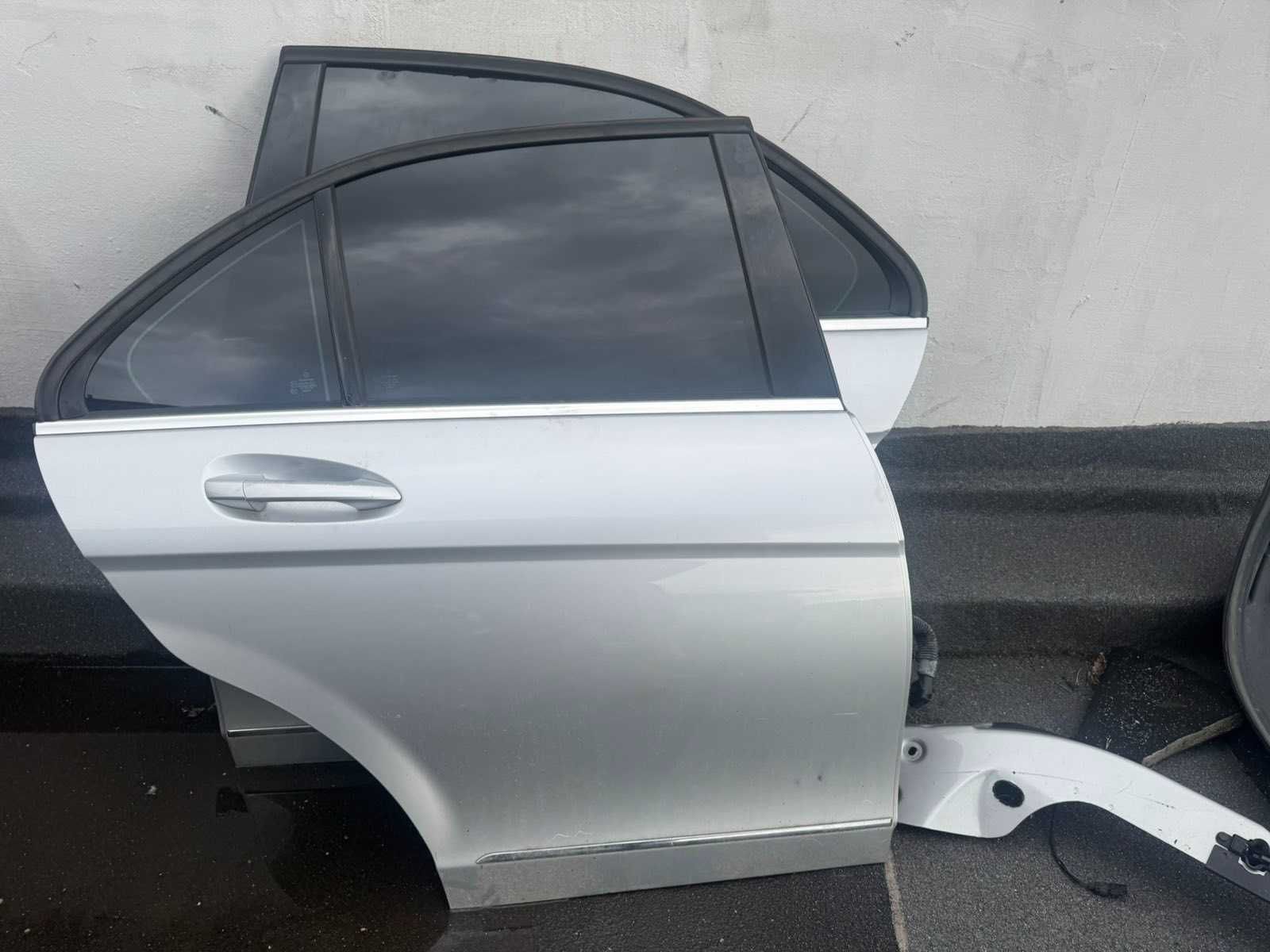 Задна дясна врата за Mercedes W204 C class