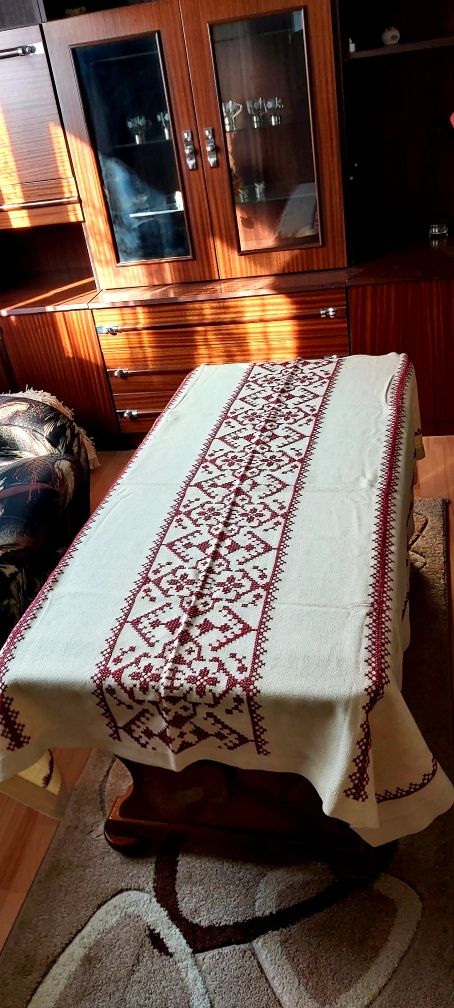 Битова покривка ръчна бродерия