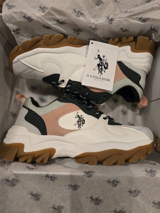 Дамски спортни обувки