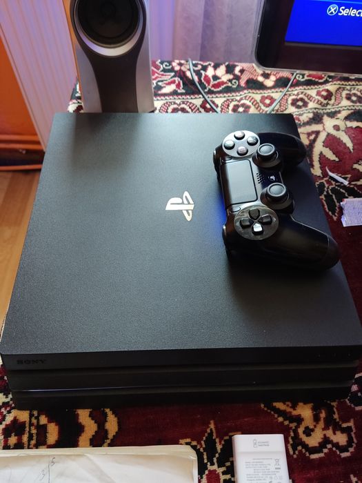 Vând PS4 Pro + jocuri incluse