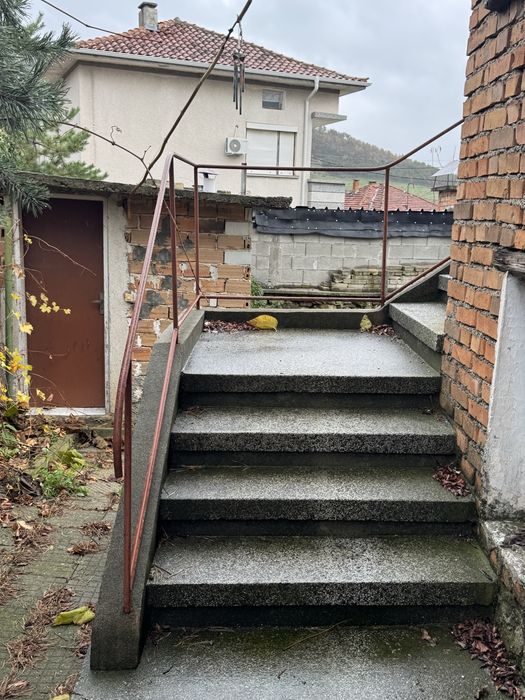 Къща в Песнопой 1990г./тухла/на главен път