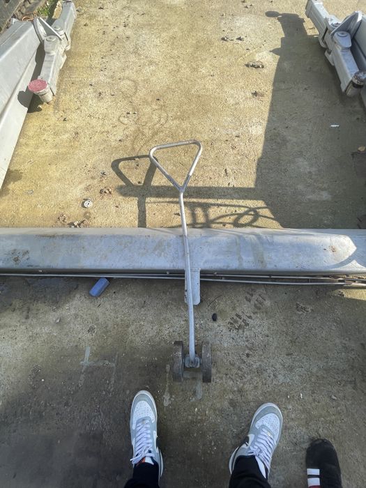 Продавам Хидравличен Подемник 3 тона