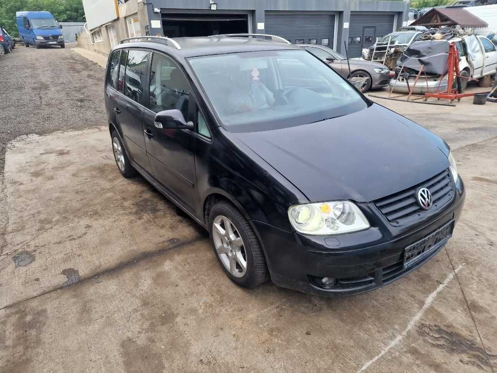 Dezmembrez dezmembrari VW TOURAN 2.0 AZV XENON an 2005