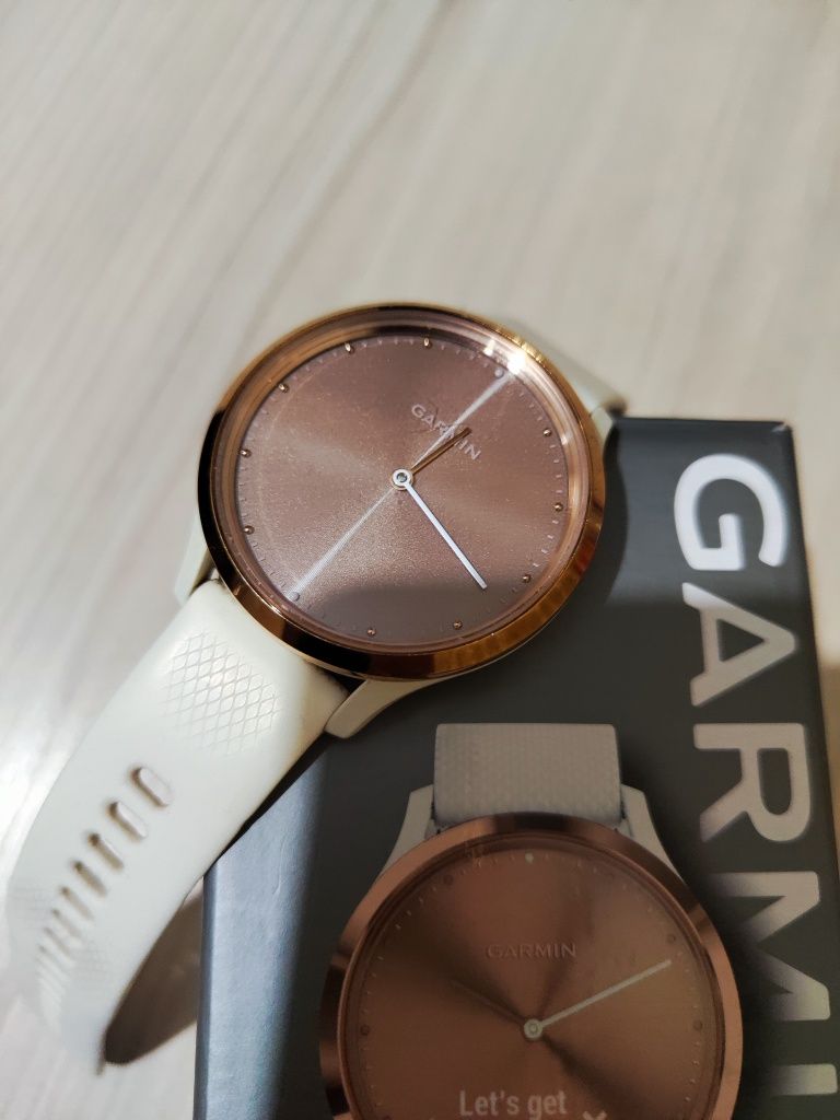 Смарт-часы Garmin Vivomove HR