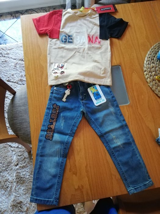 Детски комплекти тениска и дънки