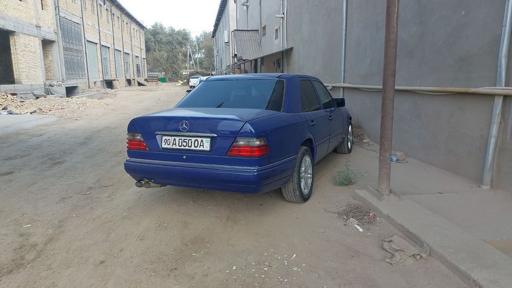 Mercedes-Benz  sotiladi