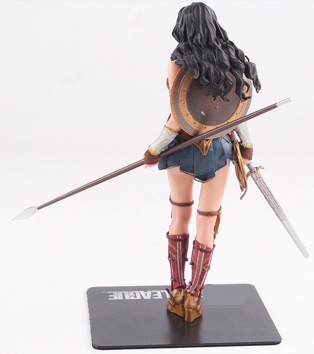 Figurina Wonder Woman cu suport magnetic, 18 cm, articulatii mobile