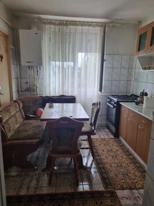 titlu:  Ocazie! Persoana fizica,vând apartament cu 3 camere, mobilat.