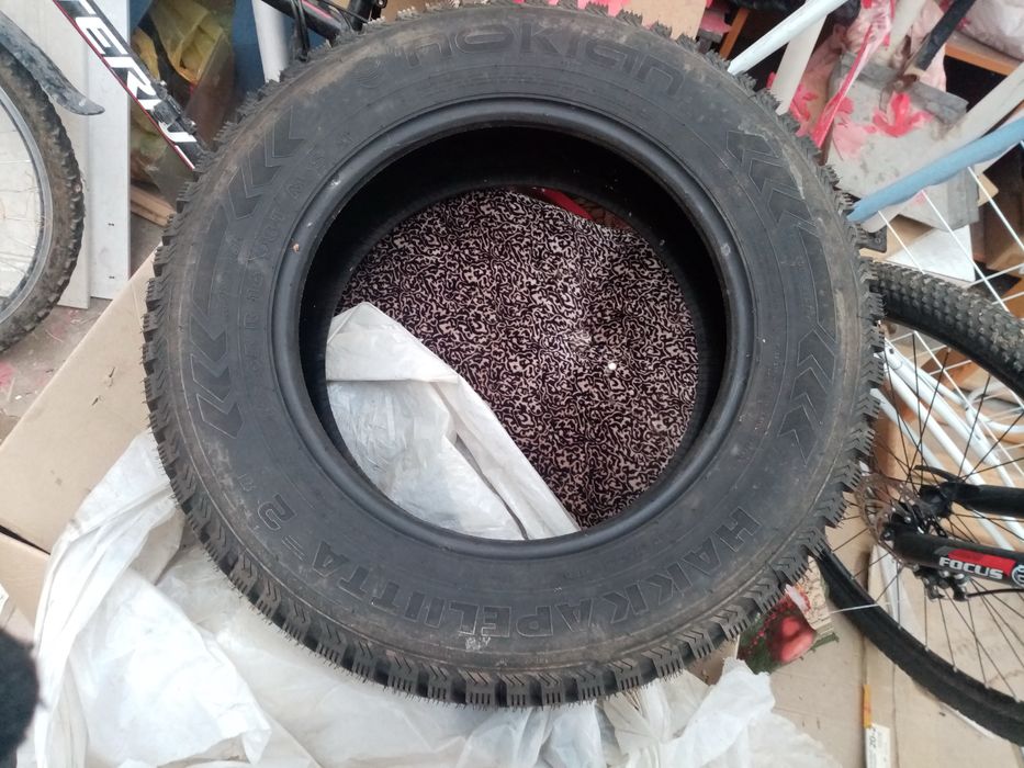 Резина зимняя 215/65/16 нокиан, новый