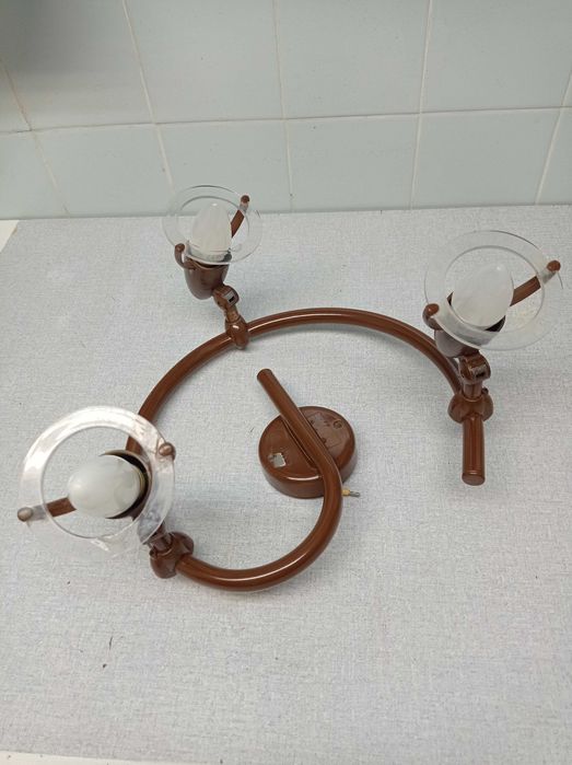 Продавам осветително тяло