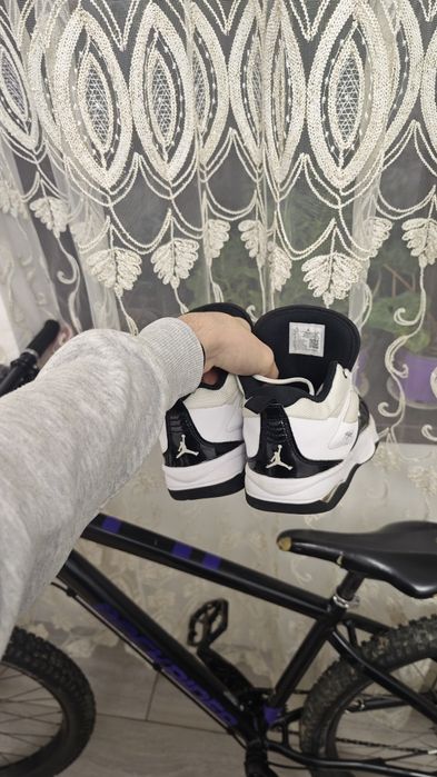 Vand jordan 3 in stare buna