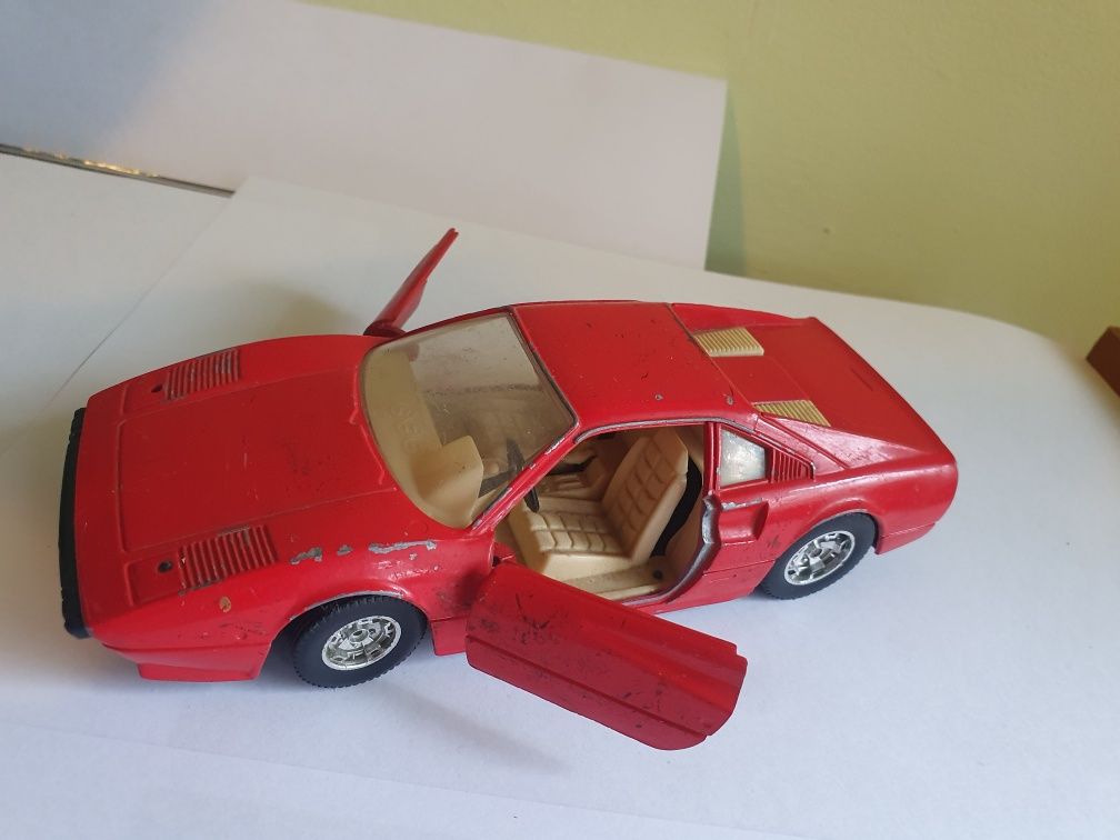 Masina metal Ferrari 308 rosu Burago Italia 1/24