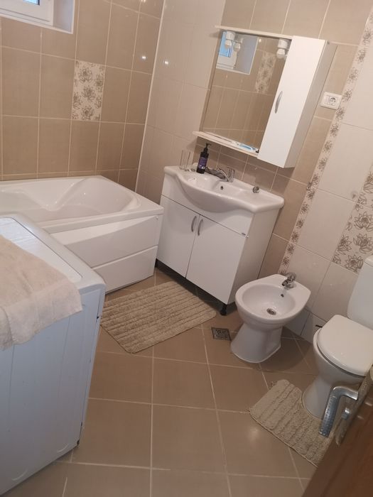 Închiriez apartament în Siret