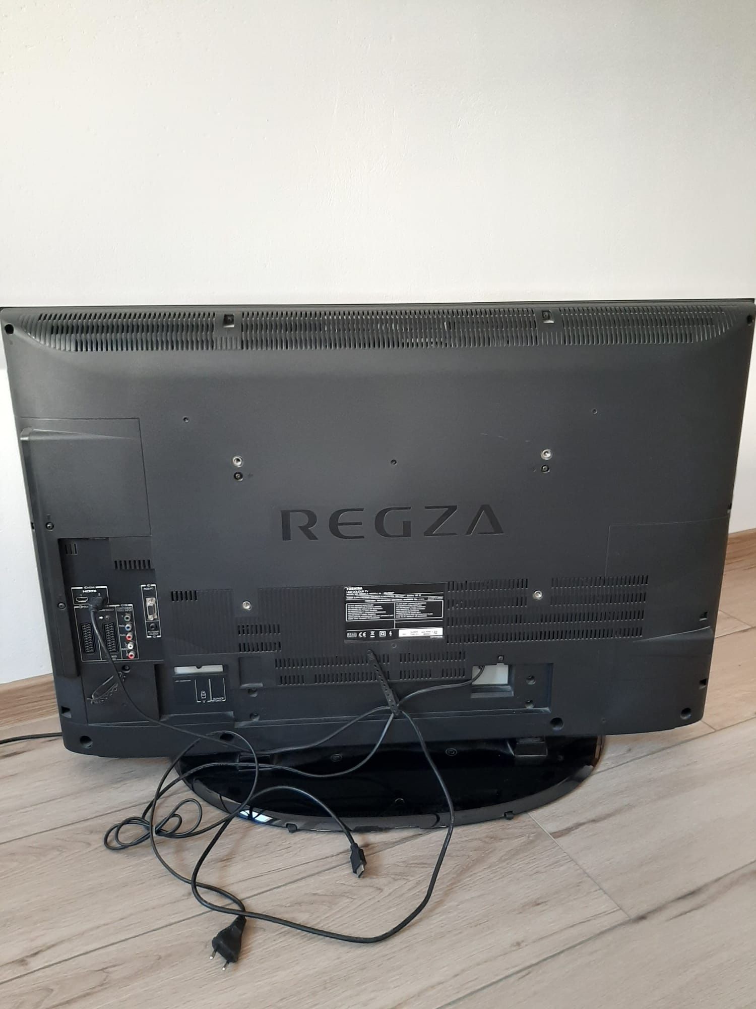 Vând televizor Toshiba, diagonală 102cm