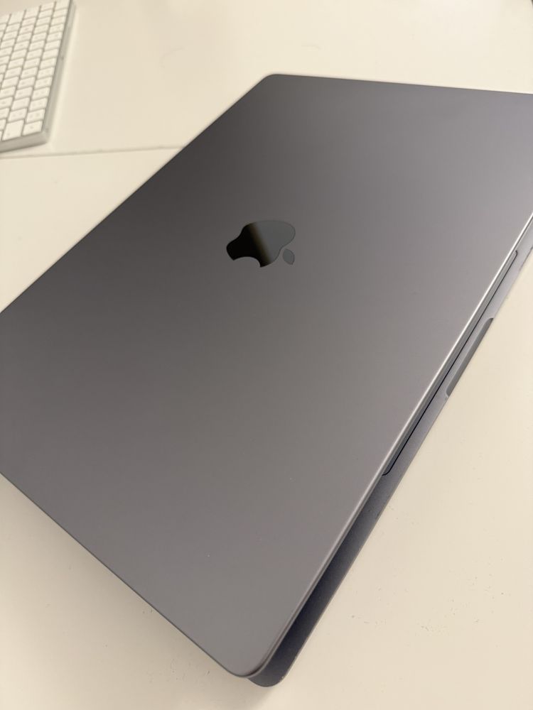 Macbook Pro 16" M2 Pro 16 GB RAM - 512 GB SSD