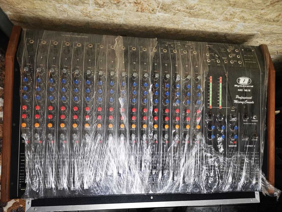 Vand mixer Dynacord, pasiv cu 16 canale