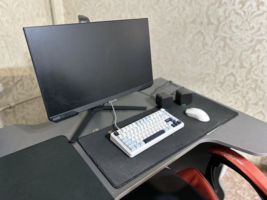 Готовое рабочее/игровое место - стол, кресло, монитор и периферия