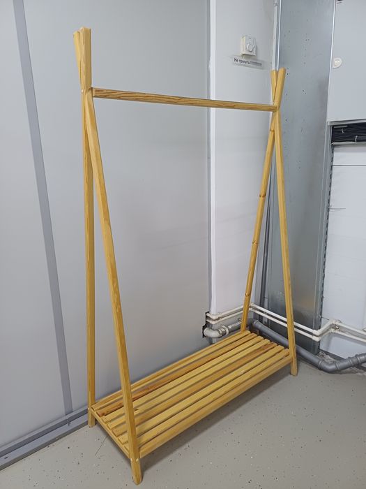 Напольная вешалка