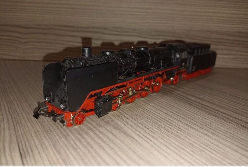 Locomotiva BR 41 , producător Marklin 
Roți metalice izolate, se poate