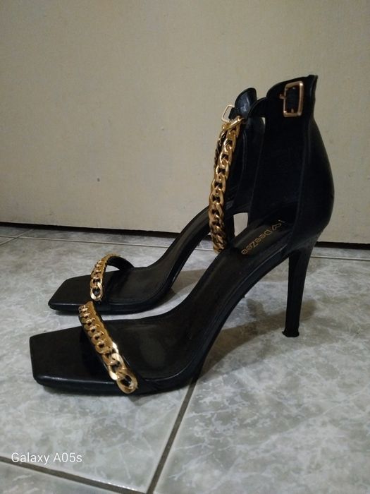 Дамски сандали на ток размер 37