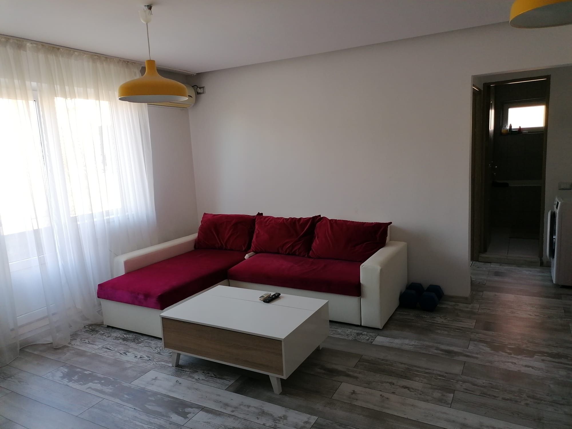 Inchiriez apartament cu 2 camere in regim hotelier