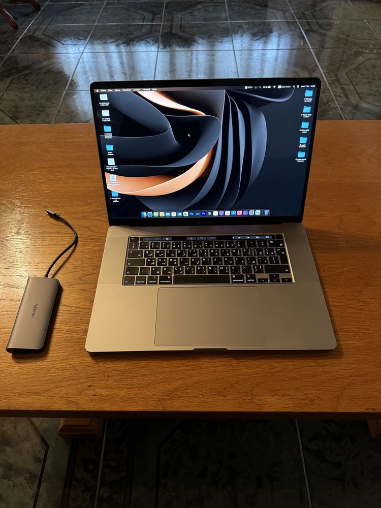 MacBook Pro 2019 16  (i9) 2.3 ghz, 16 gb și 1TB SSD