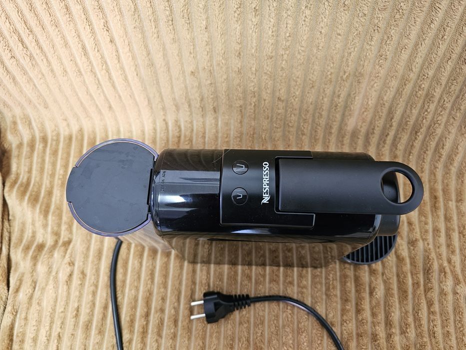 Espressor Nespresso essenza mini+ 10 capsule cafea si ceai