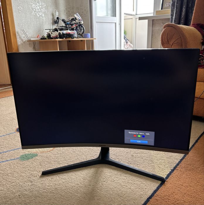 Монитор Samsung C32R502FHI