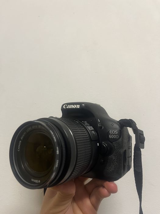 Canon EOS 600D с обектив EFS 18-55mm