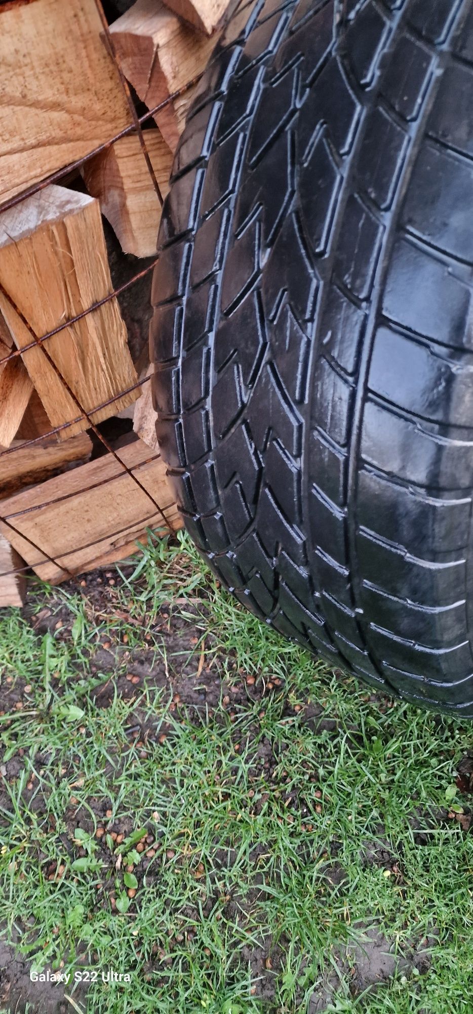 Vând  cauciucuri  Bridgestone  275/60R15
