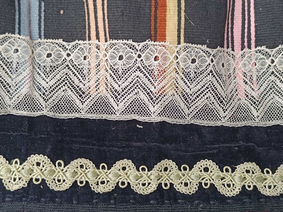 Продавам автентичен детски бръчник за народна носия