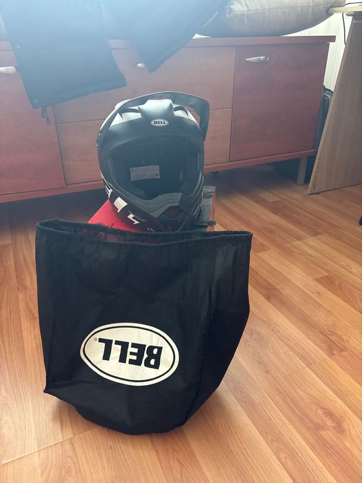 Каска за екстремни спортове Bell