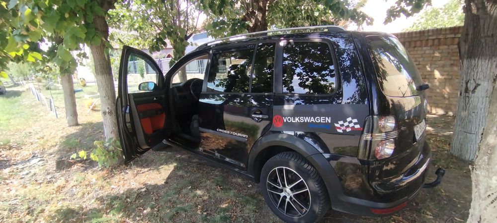 VW Touran cross an 2010